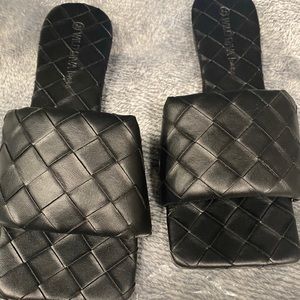 Woman’s sandals size 6 1/2 color black new